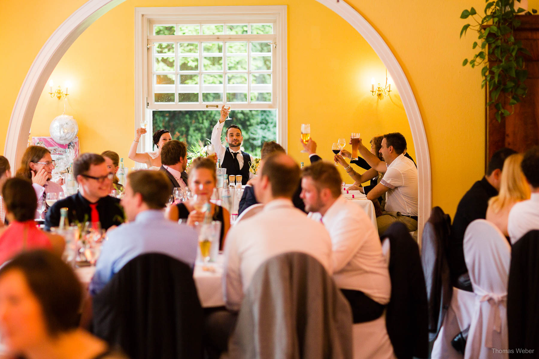 Als Hochzeitsfotograf im Landhaus Etzhorn bei einer fröhlichen Hochzeitsfeier, Hochzeitsfotograf Ostfriesland