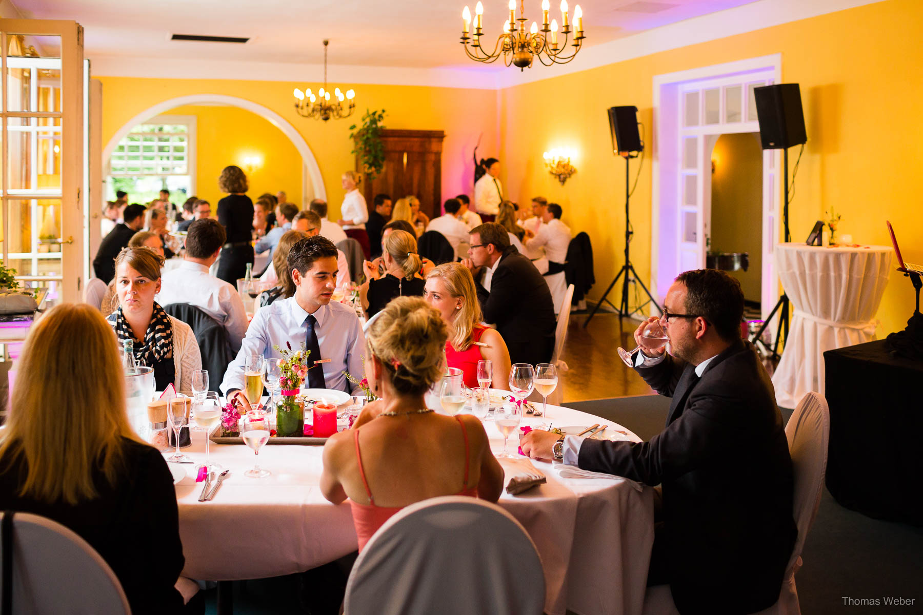 Als Hochzeitsfotograf im Landhaus Etzhorn bei einer fröhlichen Hochzeitsfeier, Hochzeitsfotograf Ostfriesland