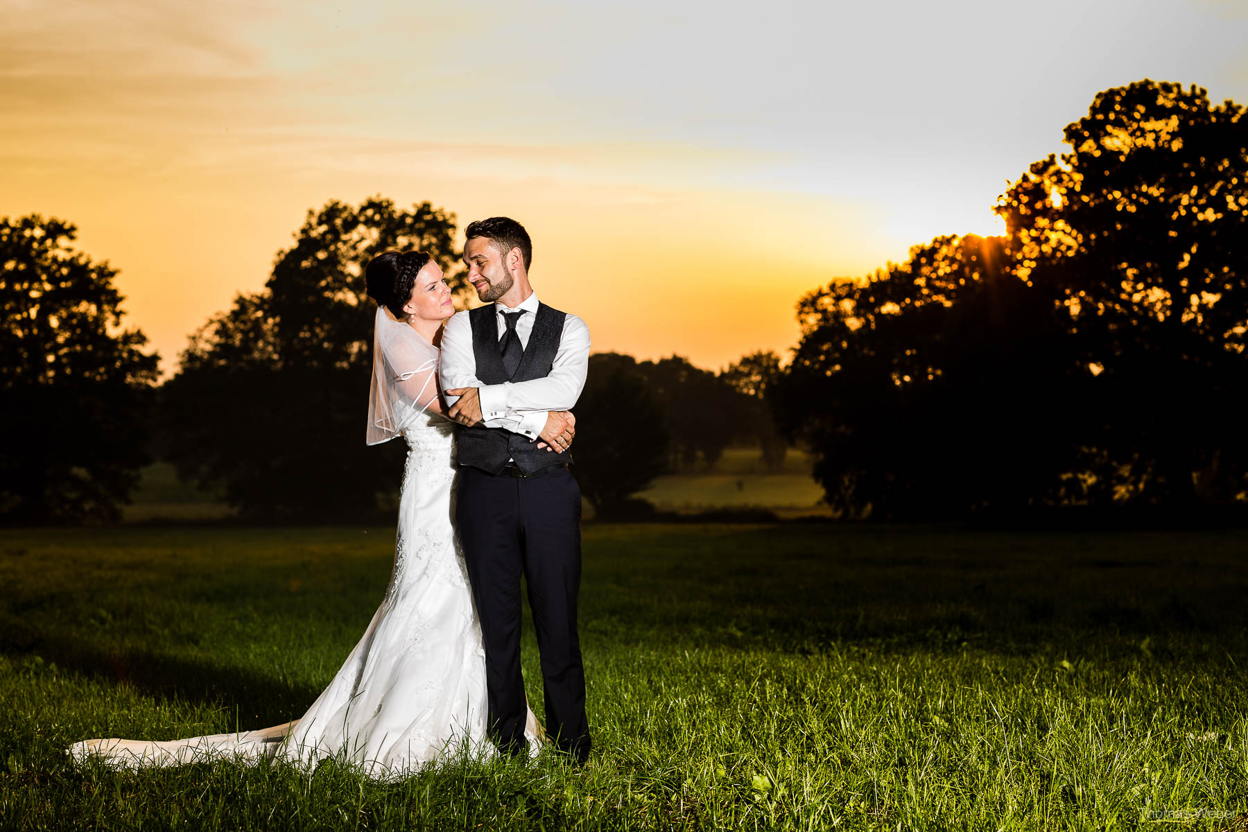 Als Hochzeitsfotograf im Landhaus Etzhorn bei einer fröhlichen Hochzeitsfeier, Hochzeitsfotograf Ostfriesland