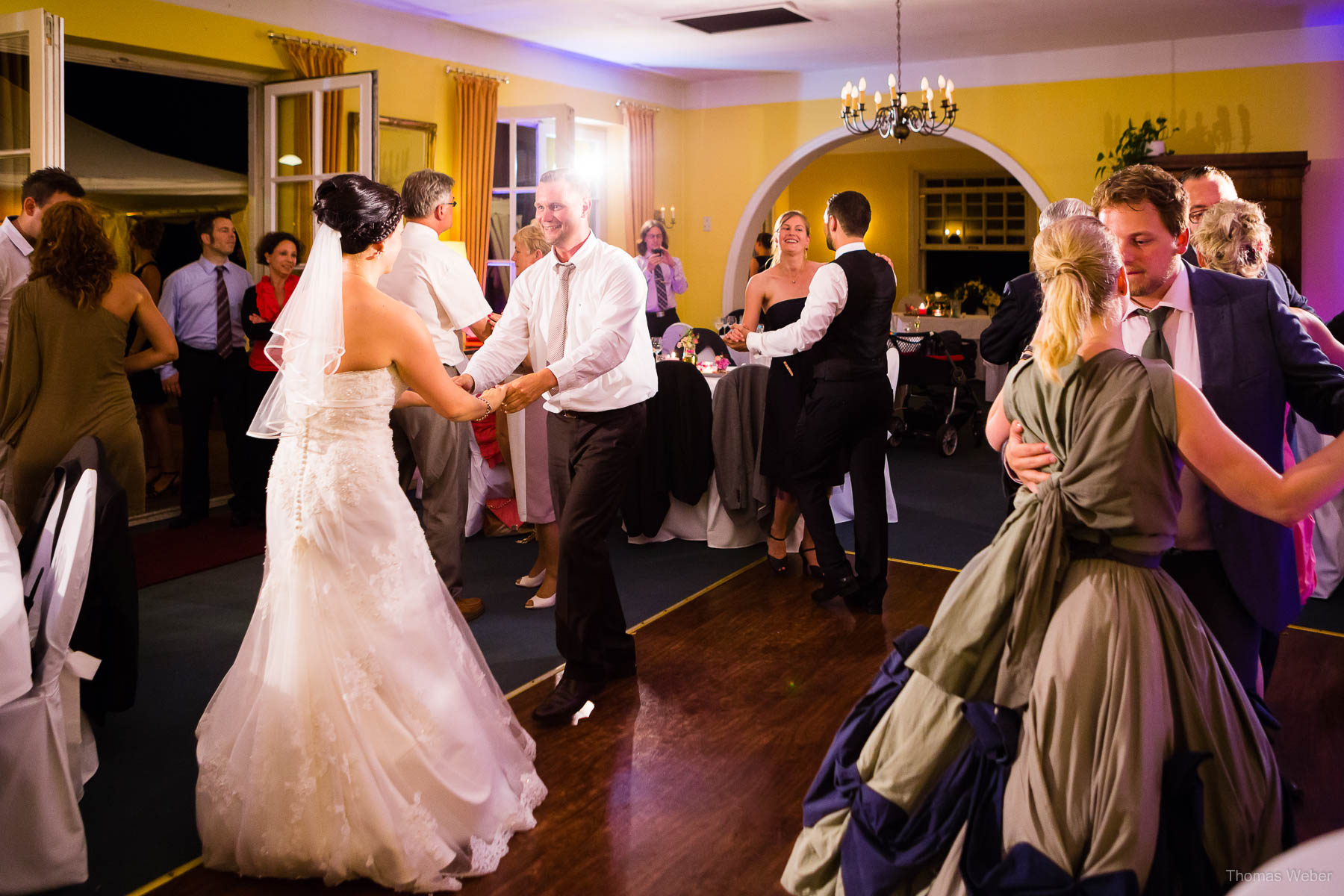 Als Hochzeitsfotograf im Landhaus Etzhorn bei einer fröhlichen Hochzeitsfeier, Hochzeitsfotograf Ostfriesland