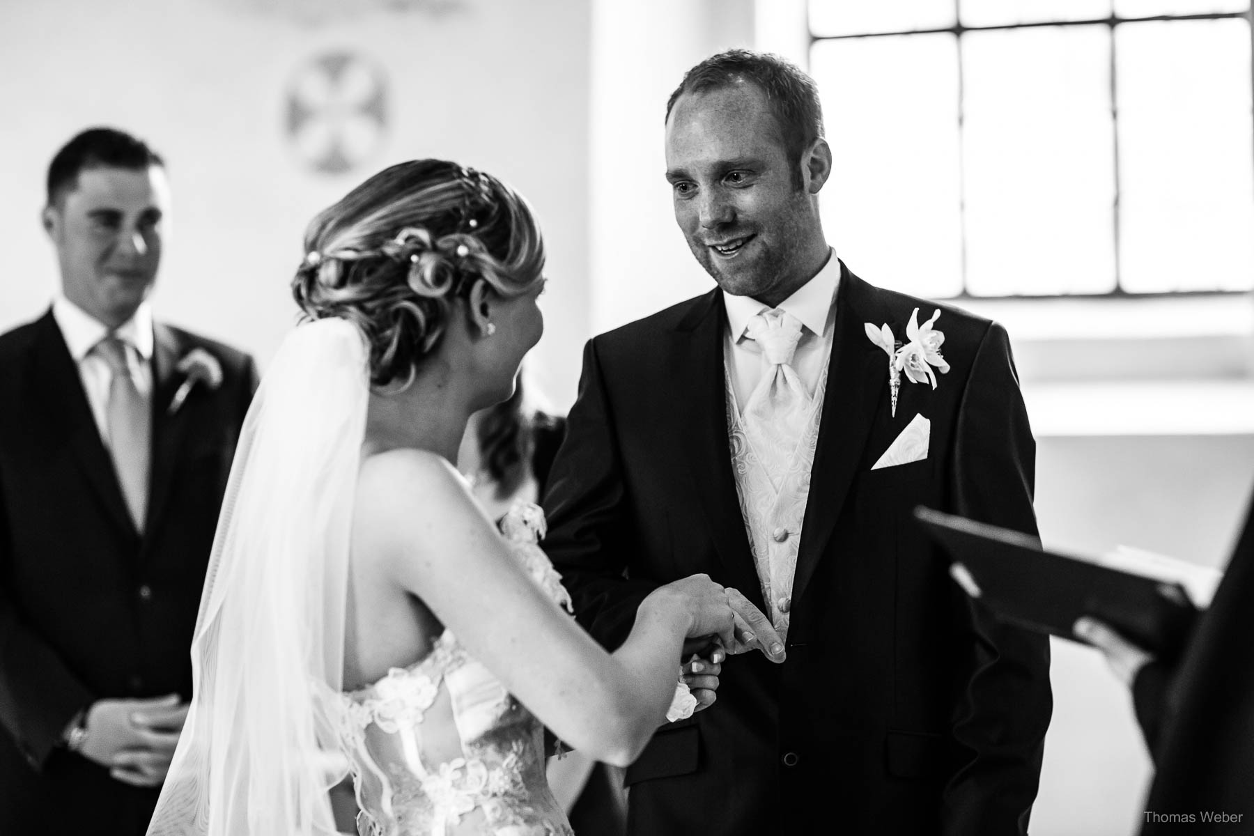 Hochzeit in der Burg Kniphausen Wilhelmshaven und Hochzeitsfeier im Le Patron am Meer, Hochzeitsfotograf Wilhelmshaven