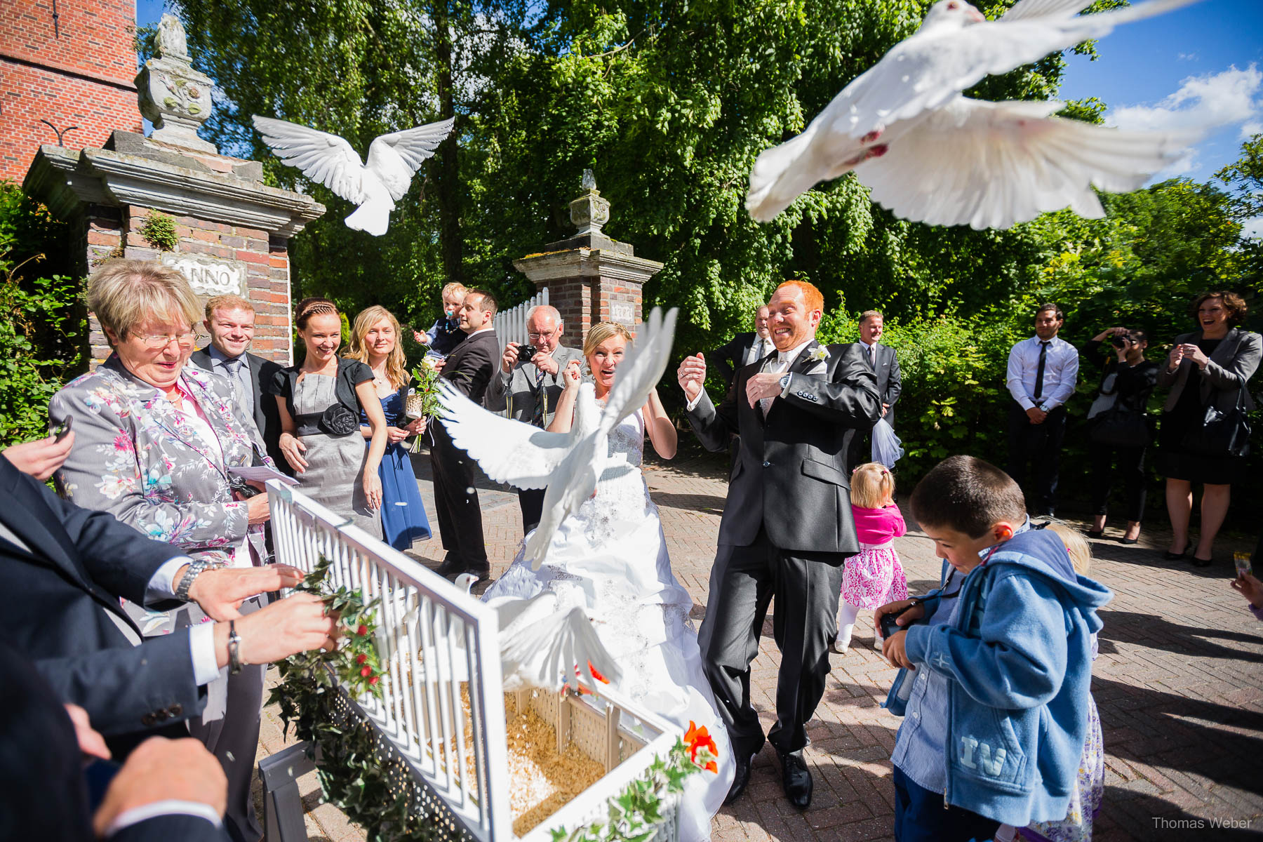 Hochzeit in der Burg Kniphausen Wilhelmshaven und Hochzeitsfeier im Le Patron am Meer, Hochzeitsfotograf Wilhelmshaven