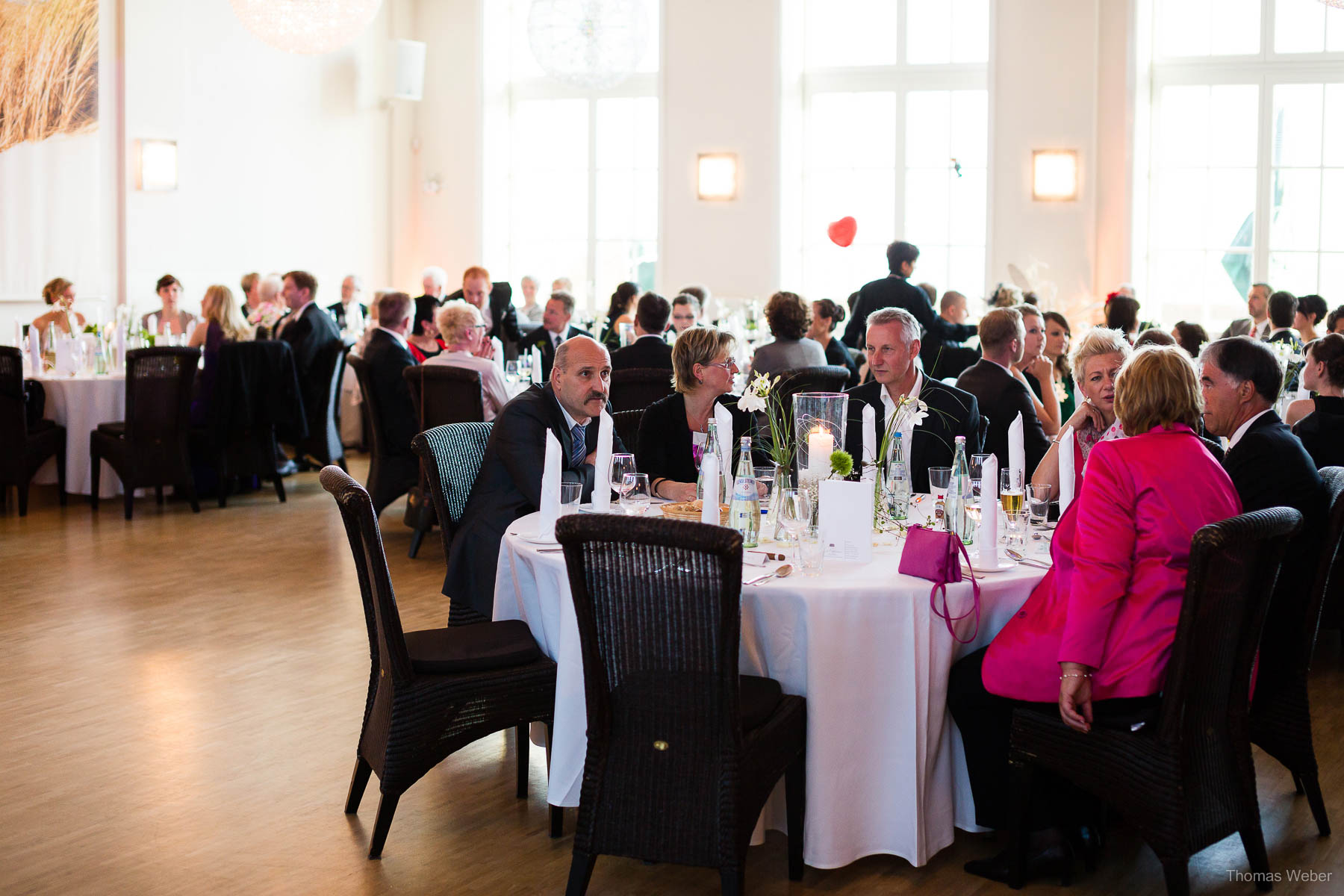 Hochzeit in der Burg Kniphausen Wilhelmshaven und Hochzeitsfeier im Le Patron am Meer, Hochzeitsfotograf Wilhelmshaven