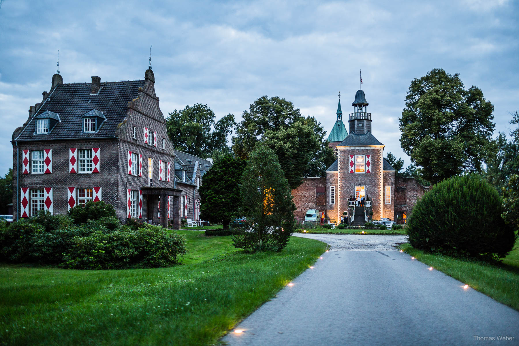 Hochzeitsreportage einer Schlosshochzeit auf der Schlossruine Hertefeld in Weeze, Hochzeitsfotograf Ostfriesland