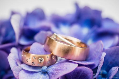 hochzeitsfotograf-hochzeitsfotos-ostfriesland-details-hochzeitsringe-eheringe-0028